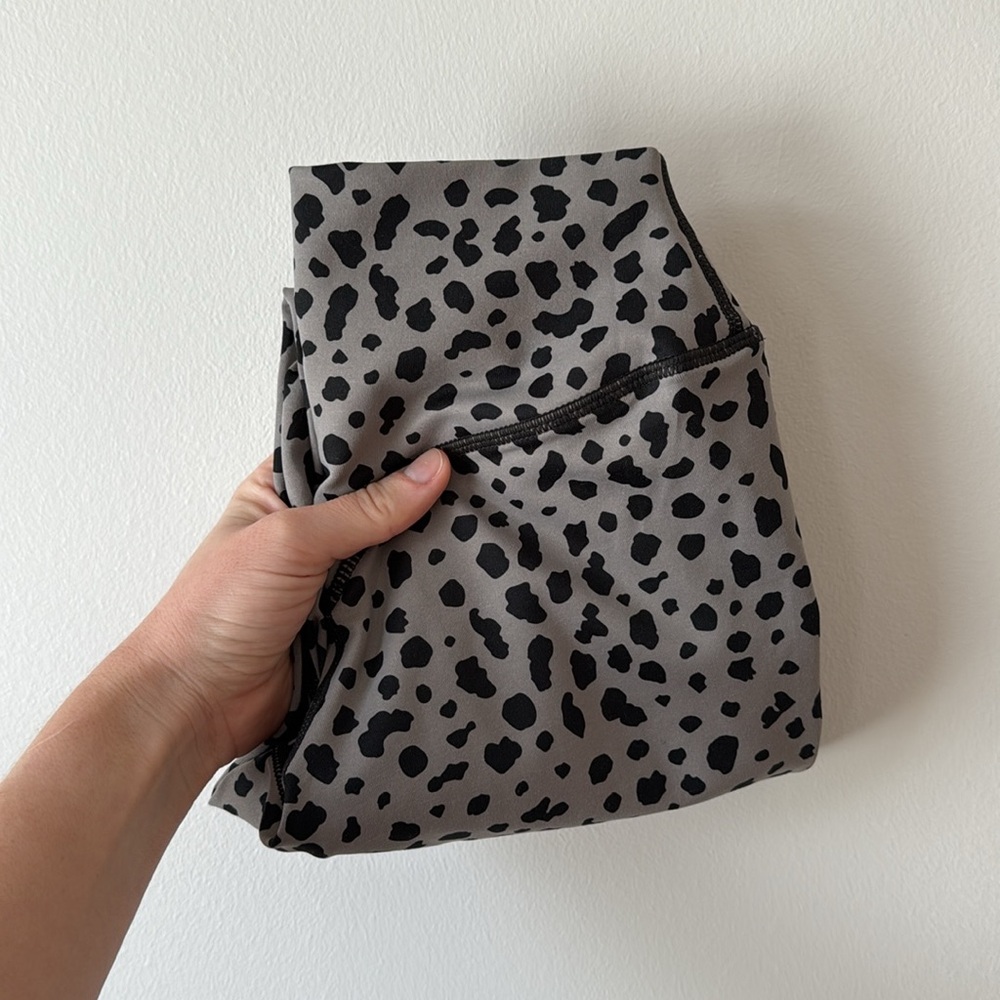 Vitality (Balance Athletica) Ascend leggings Snow Leopard print SMALL NWOT